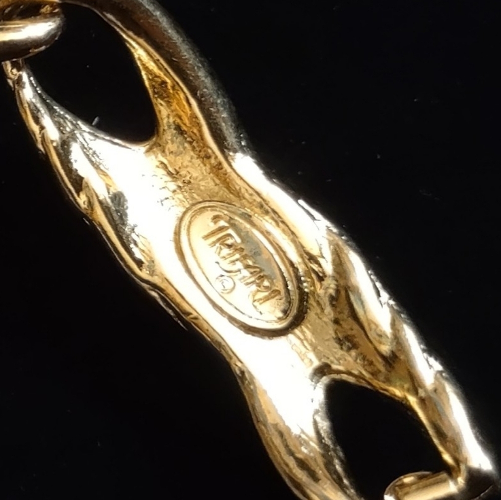 Trifari Elegant Gold-Plated Bracelet - Picture 6 of 6